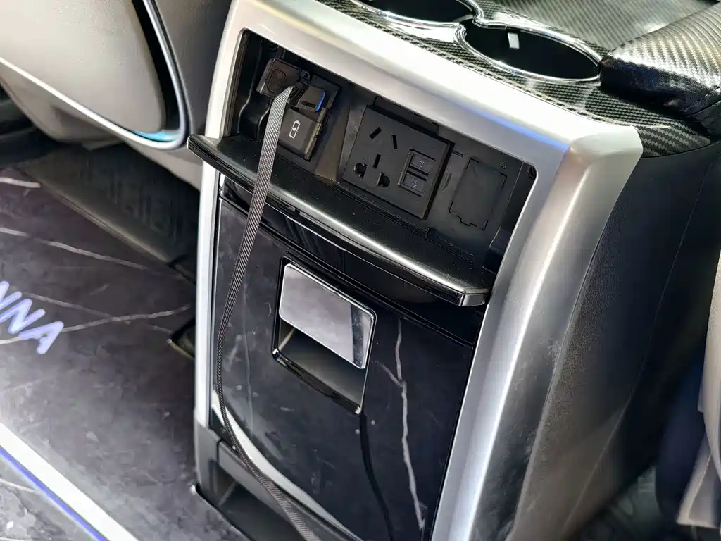 Toyota Sienna — миниатюра 13
