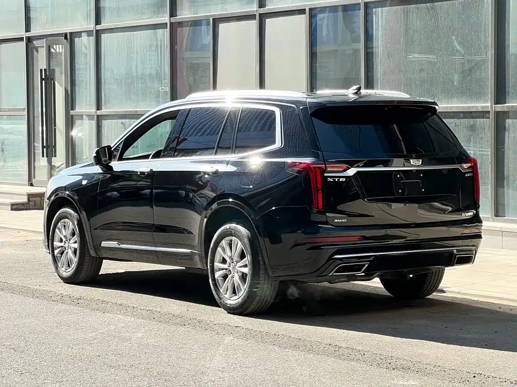CADILLAC XT6