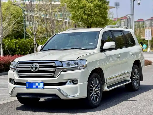 TOYOTA LAND CRUISER 2016