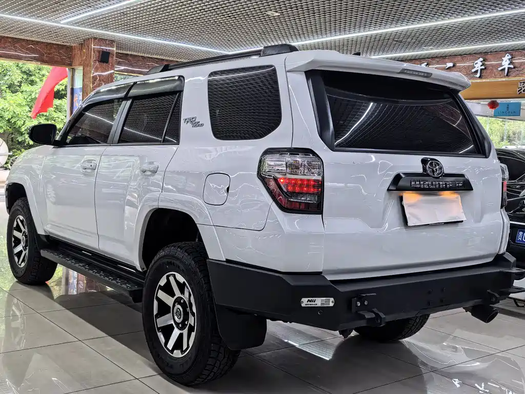Toyota 4Runner — миниатюра 22