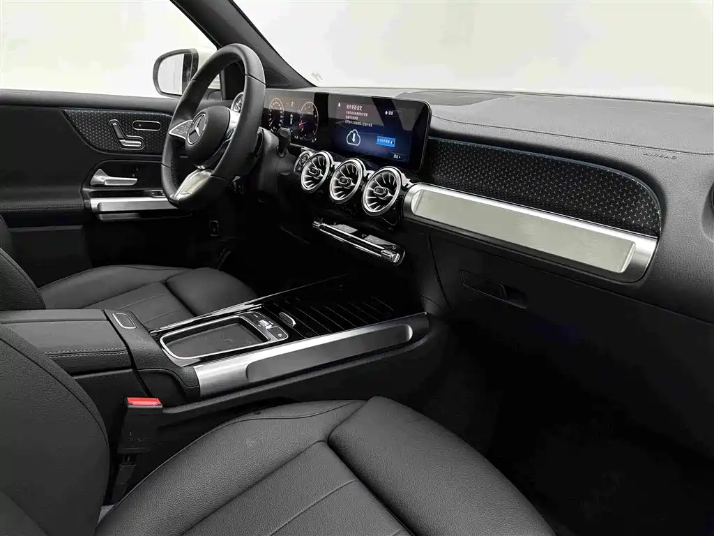 Mercedes-Benz GLB — миниатюра 17