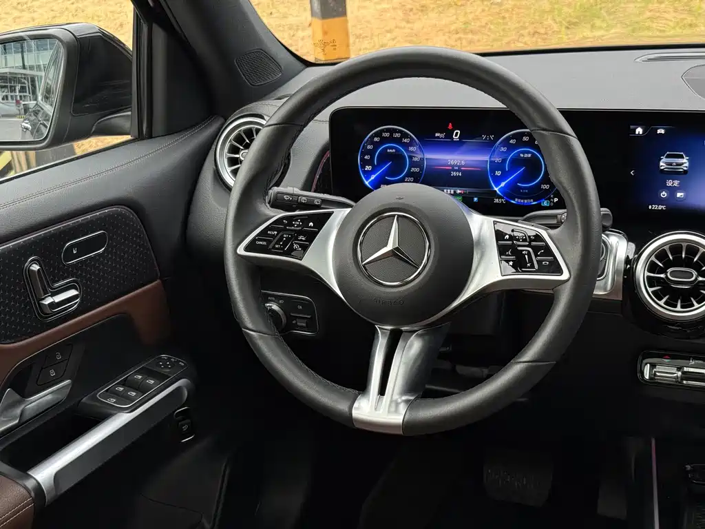 Mercedes-Benz EQB — миниатюра 18