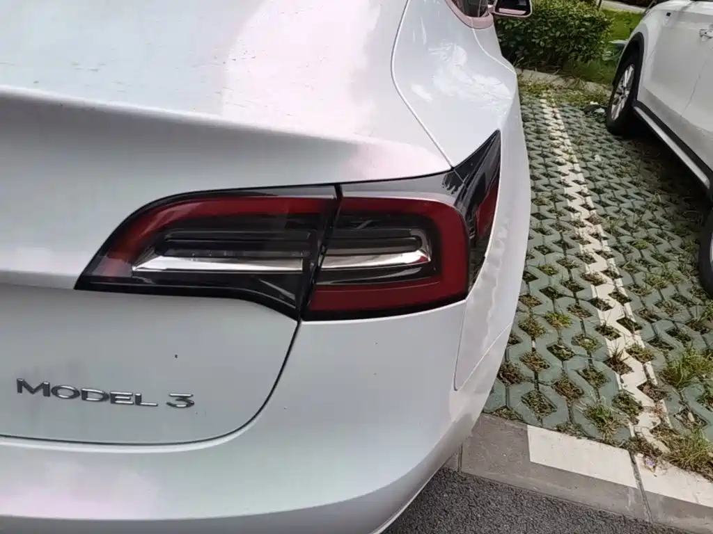 Tesla Model 3 — миниатюра 8