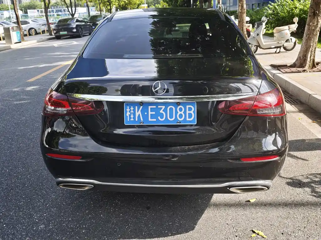 Mercedes-Benz E-Class — миниатюра 10