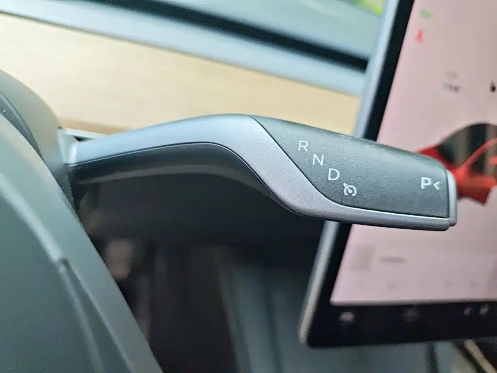 Tesla Model 3 — миниатюра 10