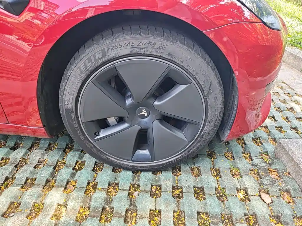 Tesla Model 3 — миниатюра 25