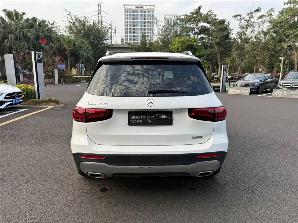 MERCEDES-BENZ GLB