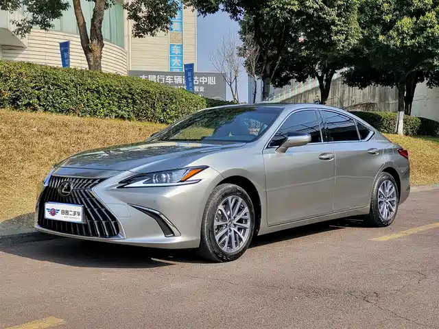 LEXUS ES 2024