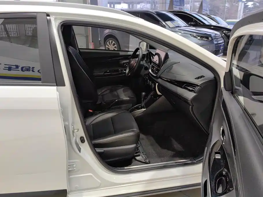 TOYOTA YARIS L ZHIXUAN