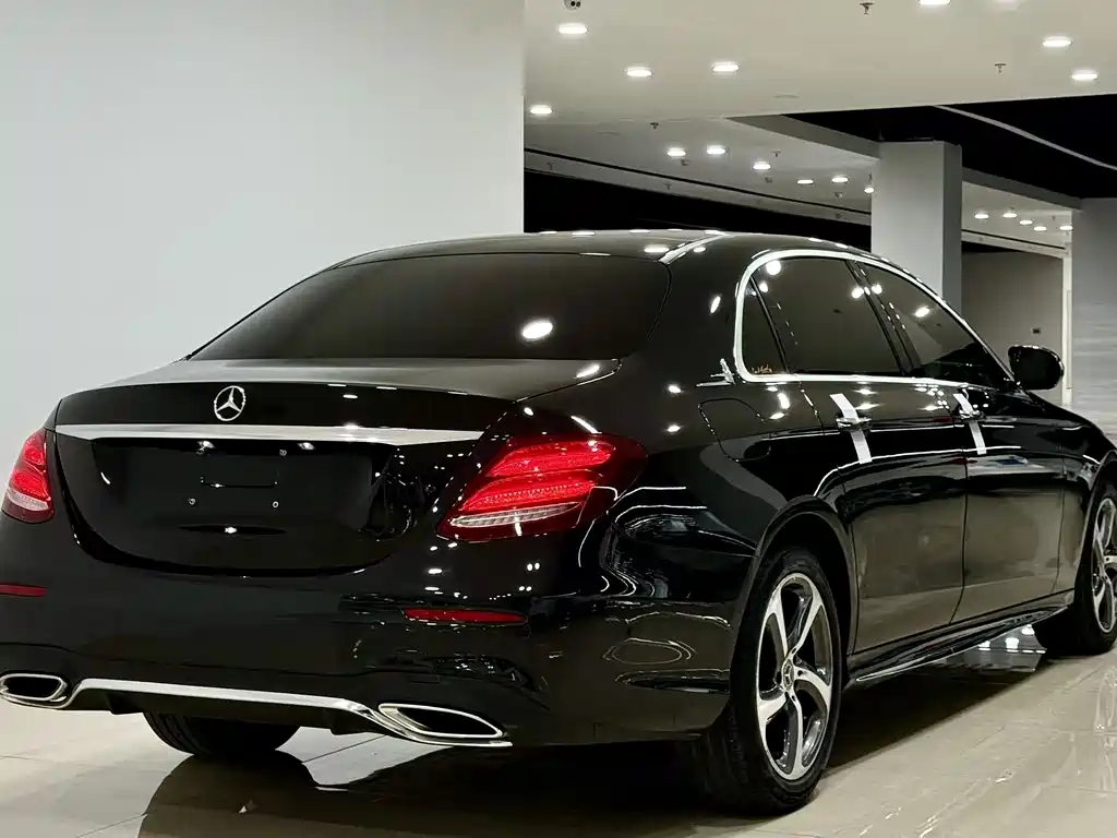 Mercedes-Benz E-Class — миниатюра 5
