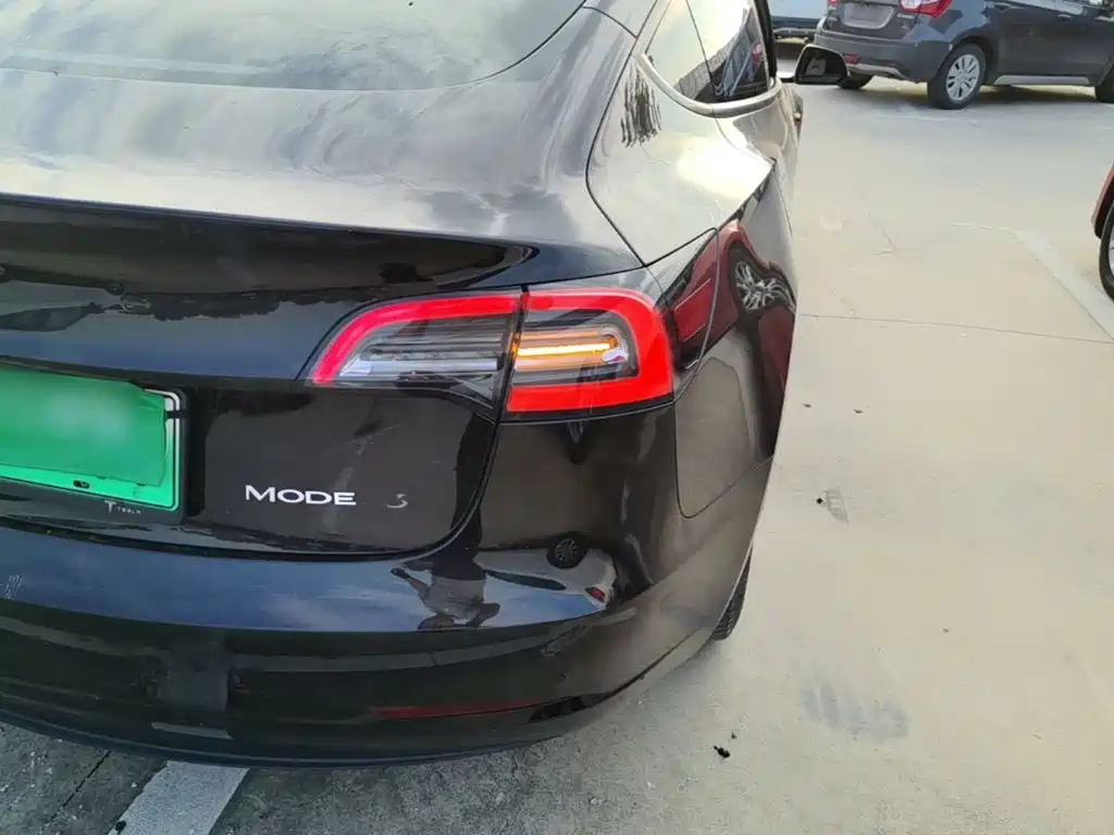 Tesla Model 3 — миниатюра 8