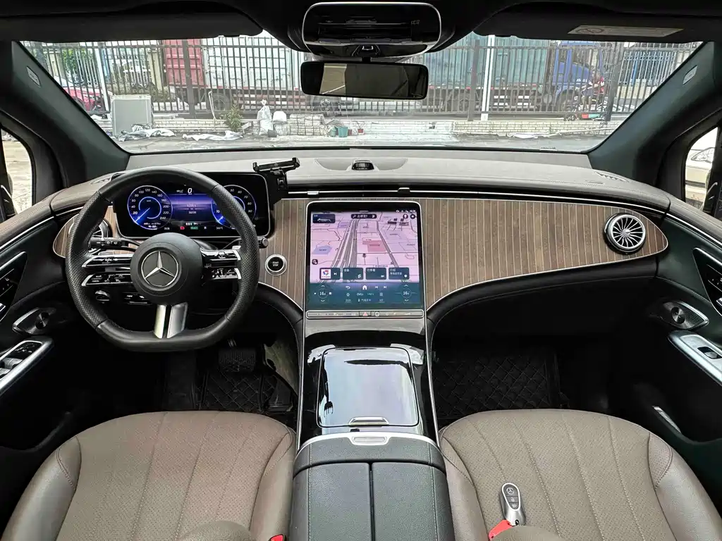Mercedes-Benz EQE SUV — миниатюра 5