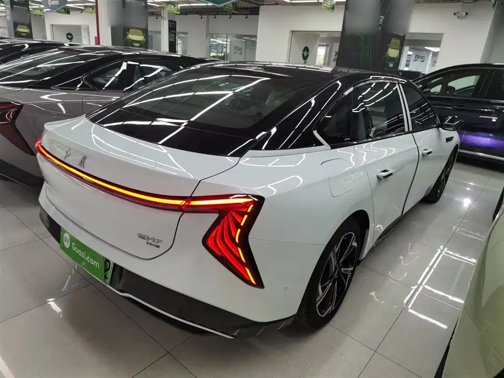Hongqi EH7 2024 640 Pro+