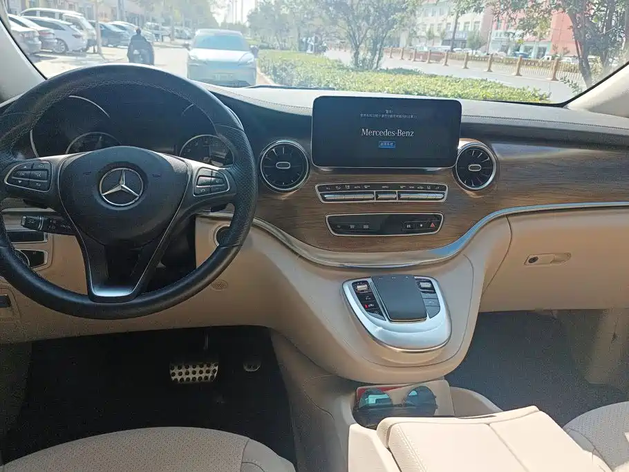 Mercedes-Benz V-Class — миниатюра 12