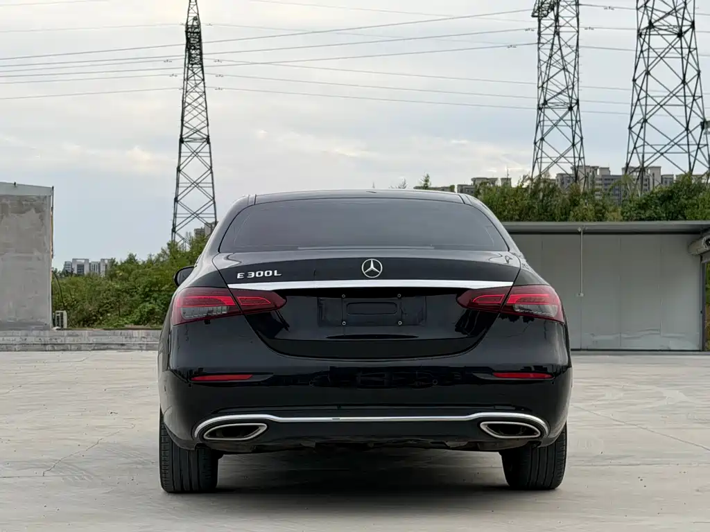 Mercedes-Benz E-Class — миниатюра 8