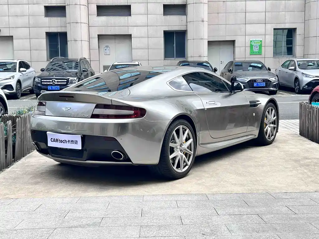 Aston Martin V8 Vantage — миниатюра 7
