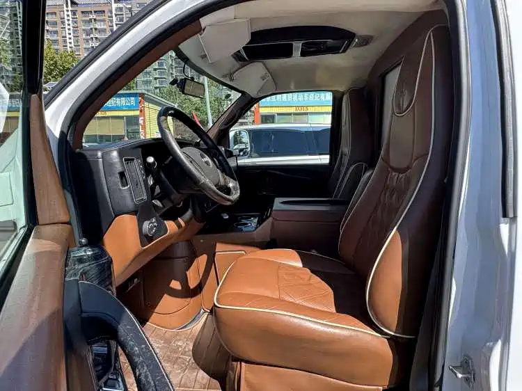 GMC Savana — миниатюра 5