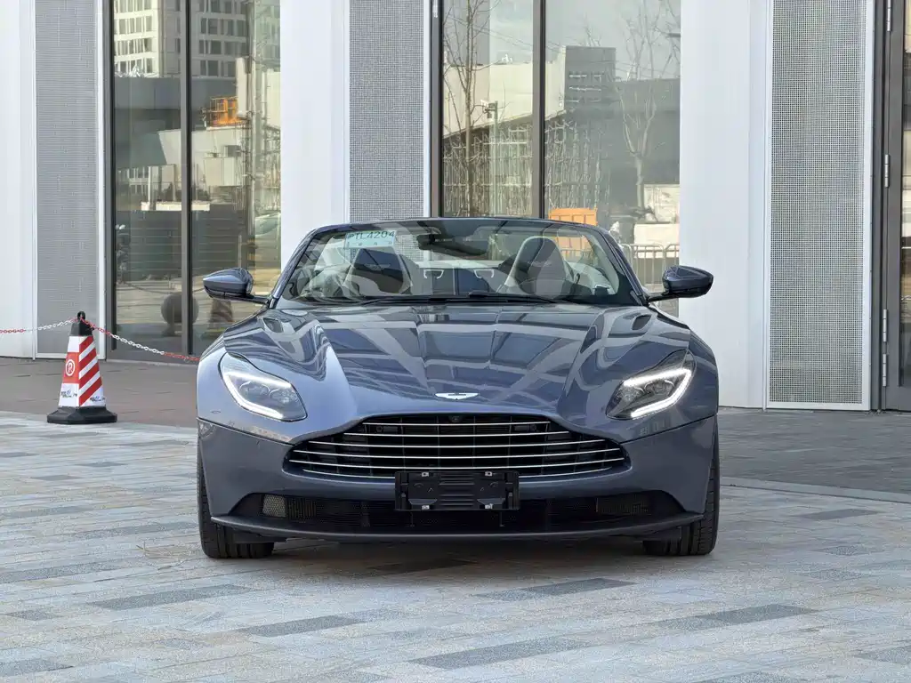 ASTON MARTIN DB11