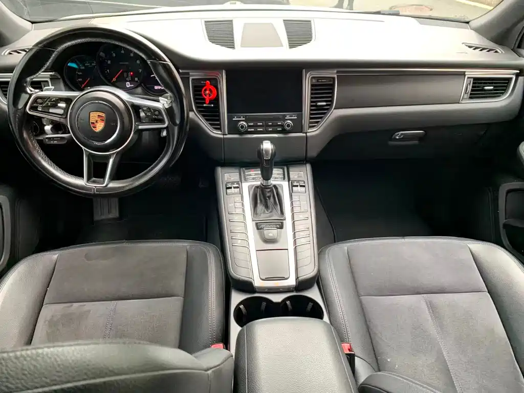 Porsche Macan — миниатюра 3