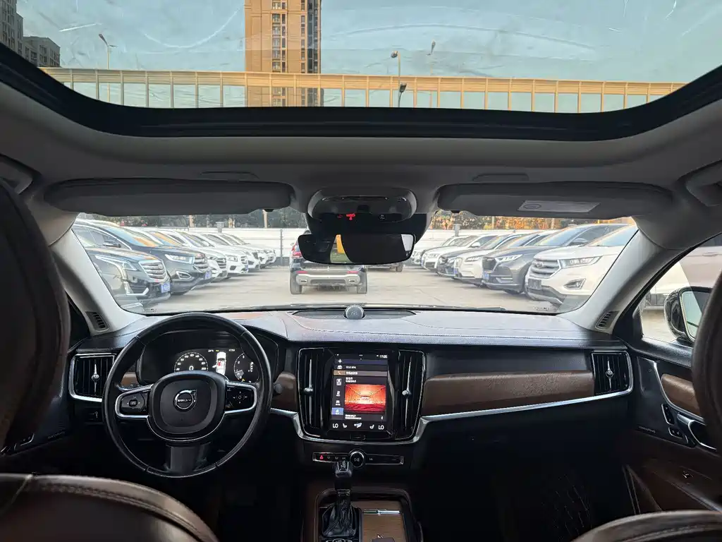 Volvo S90 — миниатюра 9