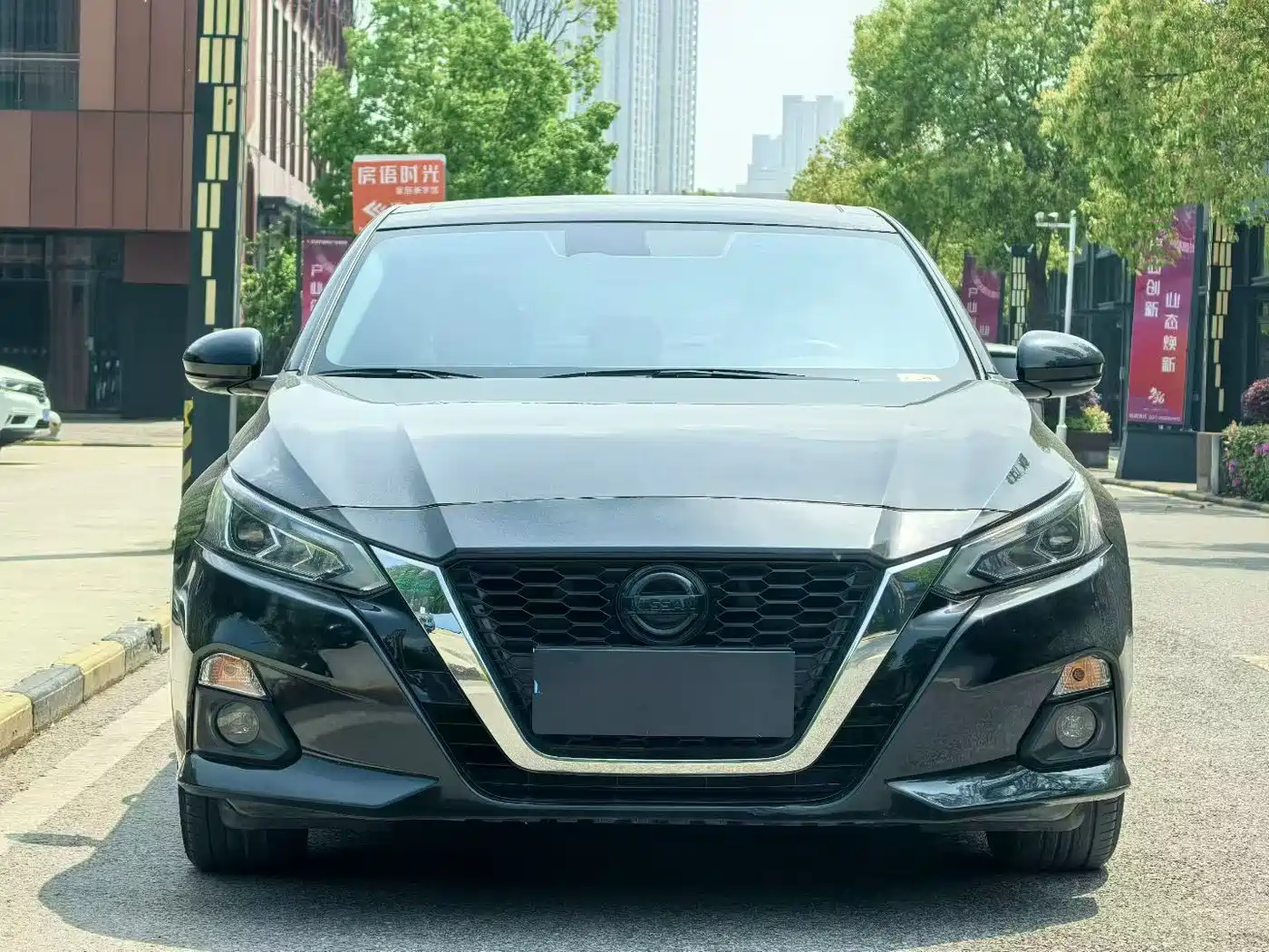 Nissan Altima 2022 Черный из Китая