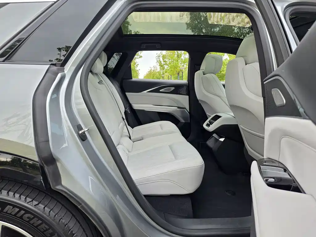 Cadillac Lyriq — миниатюра 11