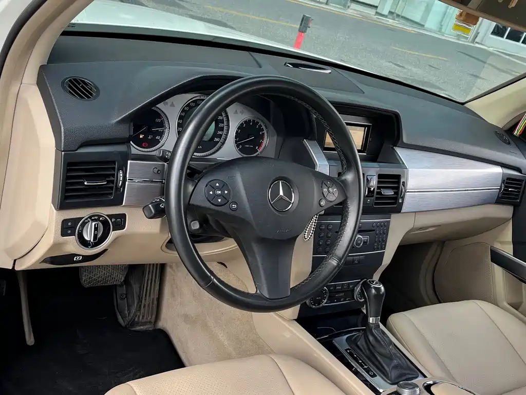 Mercedes-Benz GLK-Class (Import) — миниатюра 11