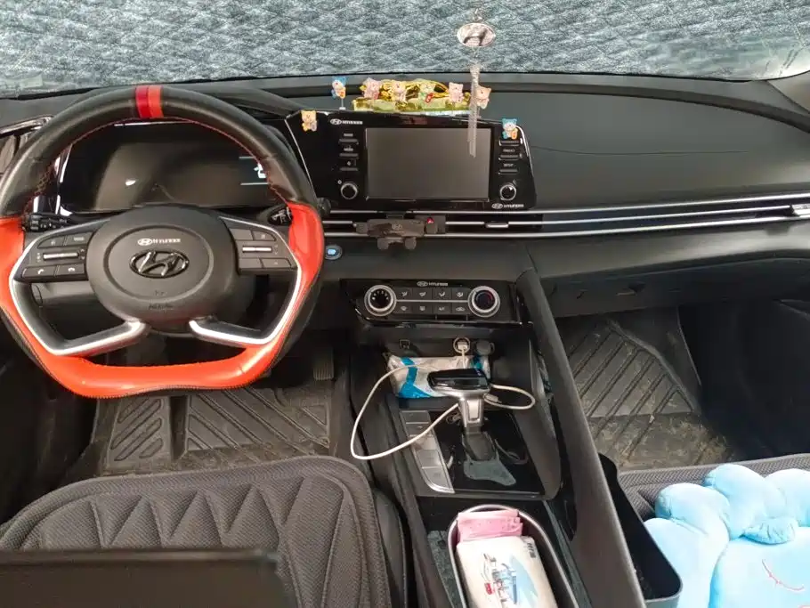 Hyundai Elantra — миниатюра 12