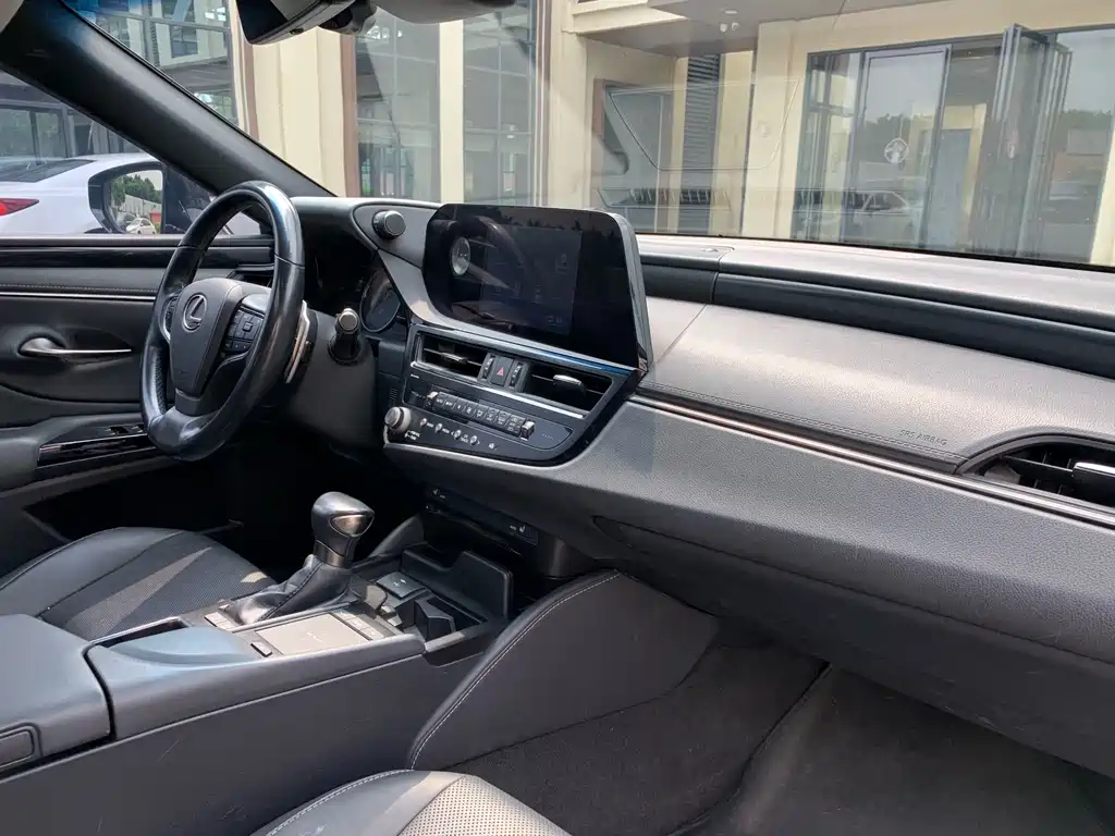 Lexus ES — миниатюра 26