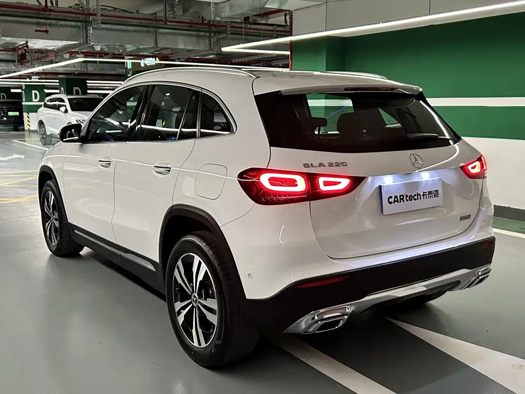 MERCEDES-BENZ GLA