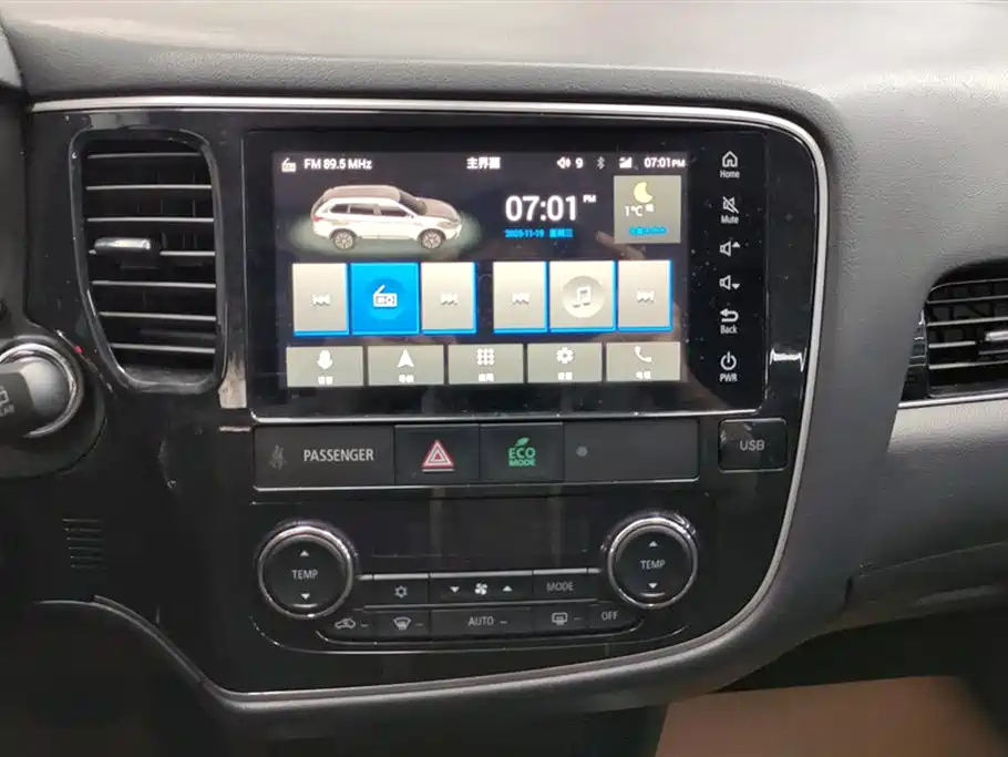 MITSUBISHI OUTLANDER