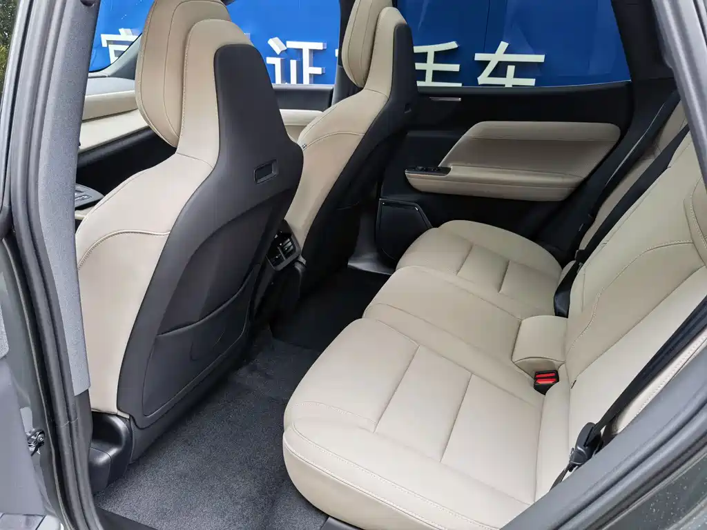 Volvo гибрид Volvo XC70 plug-in — миниатюра 16
