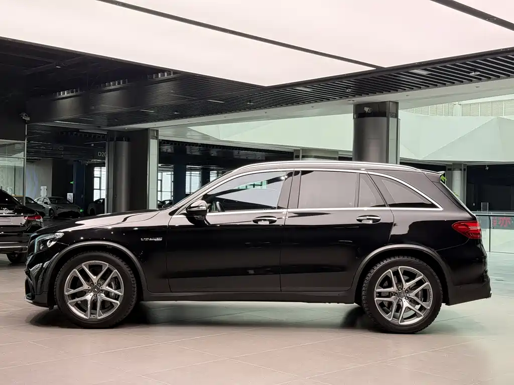MERCEDES-BENZ GLC AMG