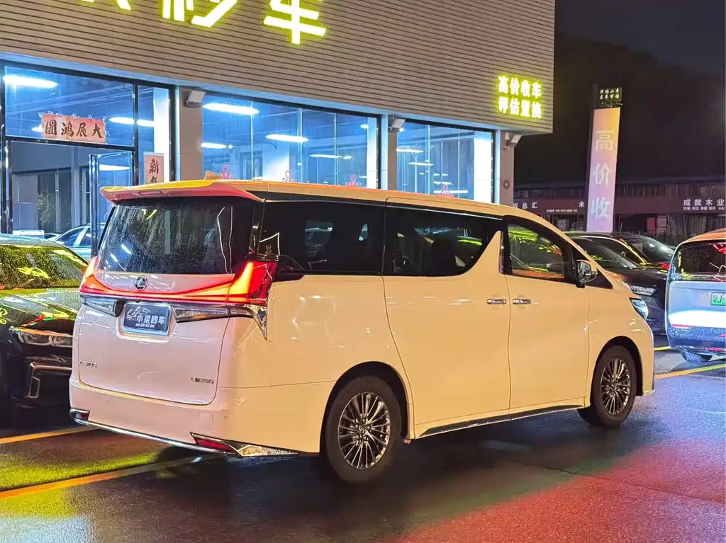 Toyota Vellfire — миниатюра 2