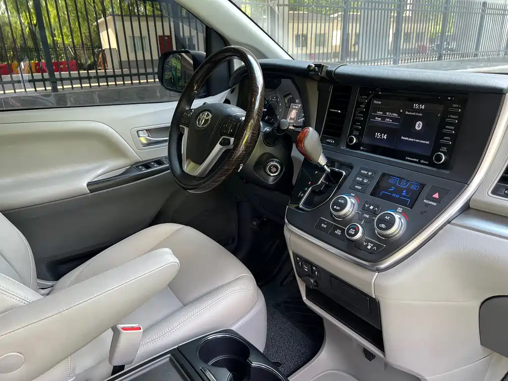 Toyota Sienna 3.5L 2WD LE, фото 18
