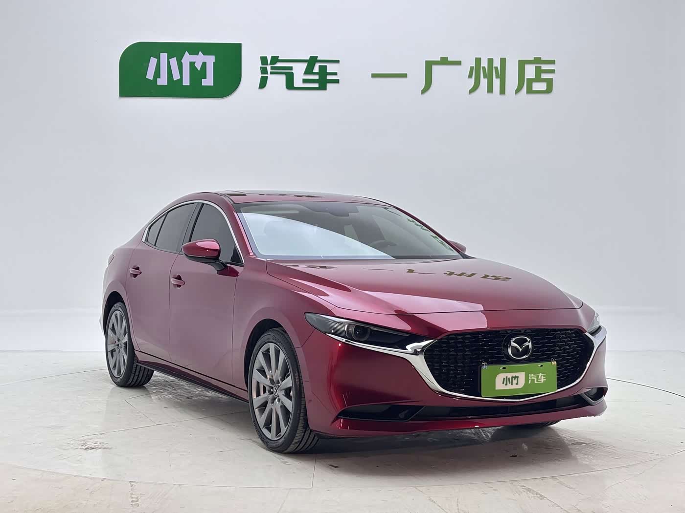 Mazda Mazda3 Axela 2.0 л 2022 г. красный/фиолетовый, пробег 28000 км