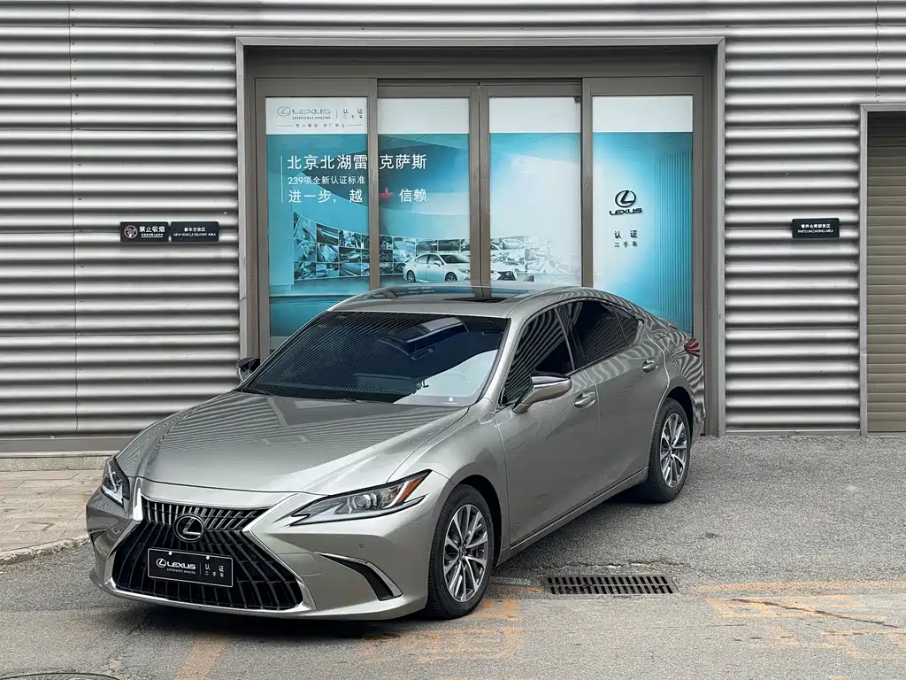 Lexus ES 2023