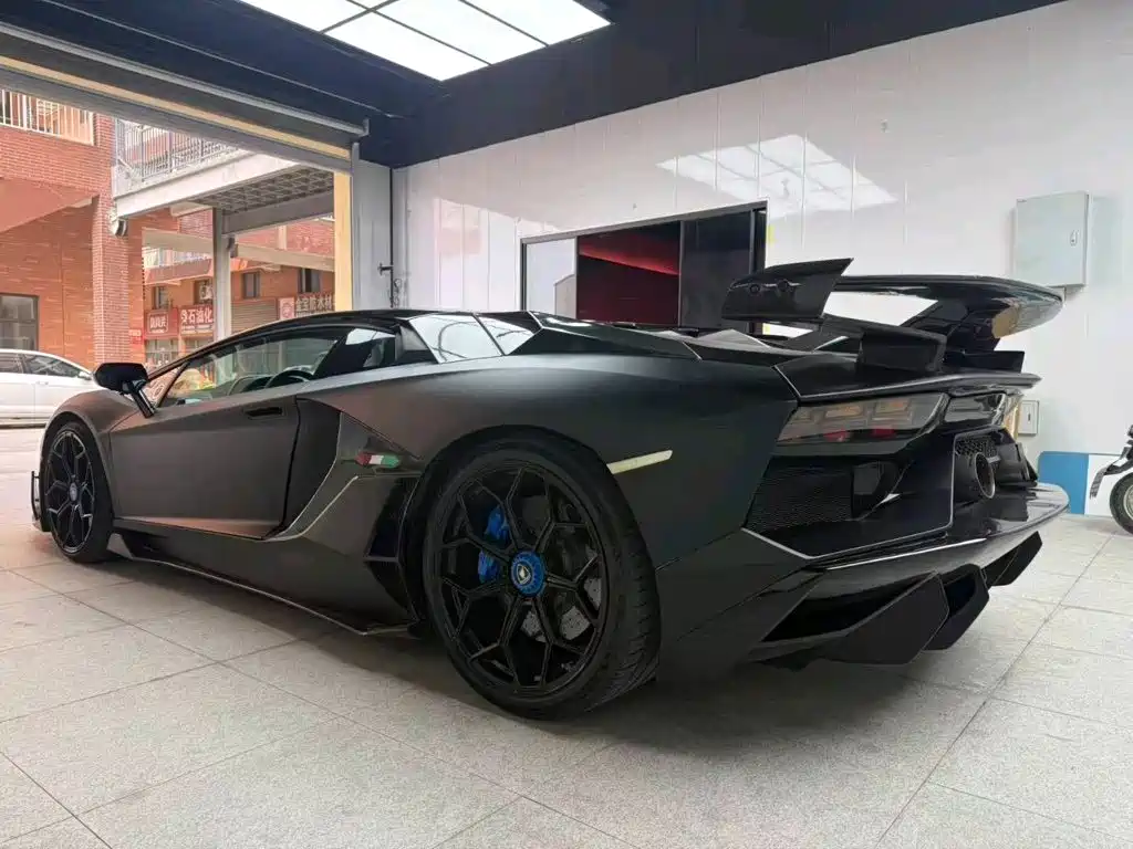 Lamborghini Aventador — миниатюра 6