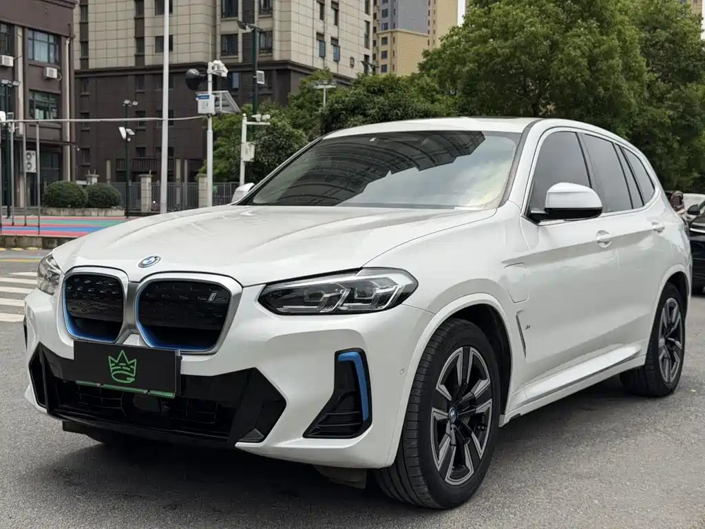 BMW iX3 2021