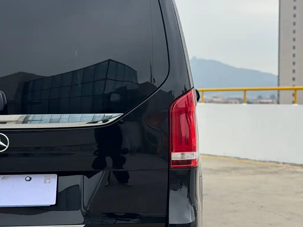 MERCEDES-BENZ V CLASS