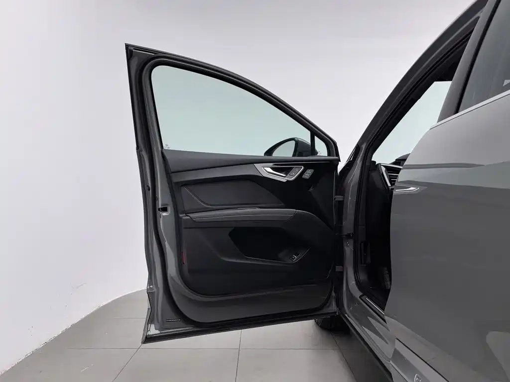 Audi Q4 e-tron — миниатюра 8
