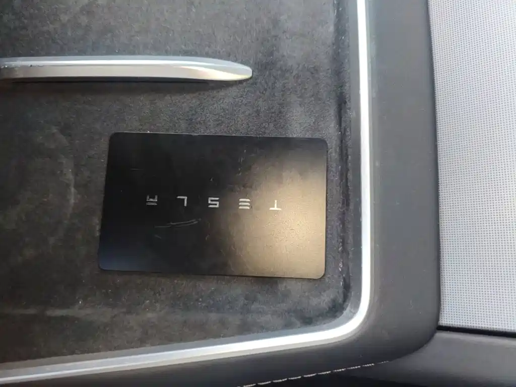 Tesla Model Y L — миниатюра 9