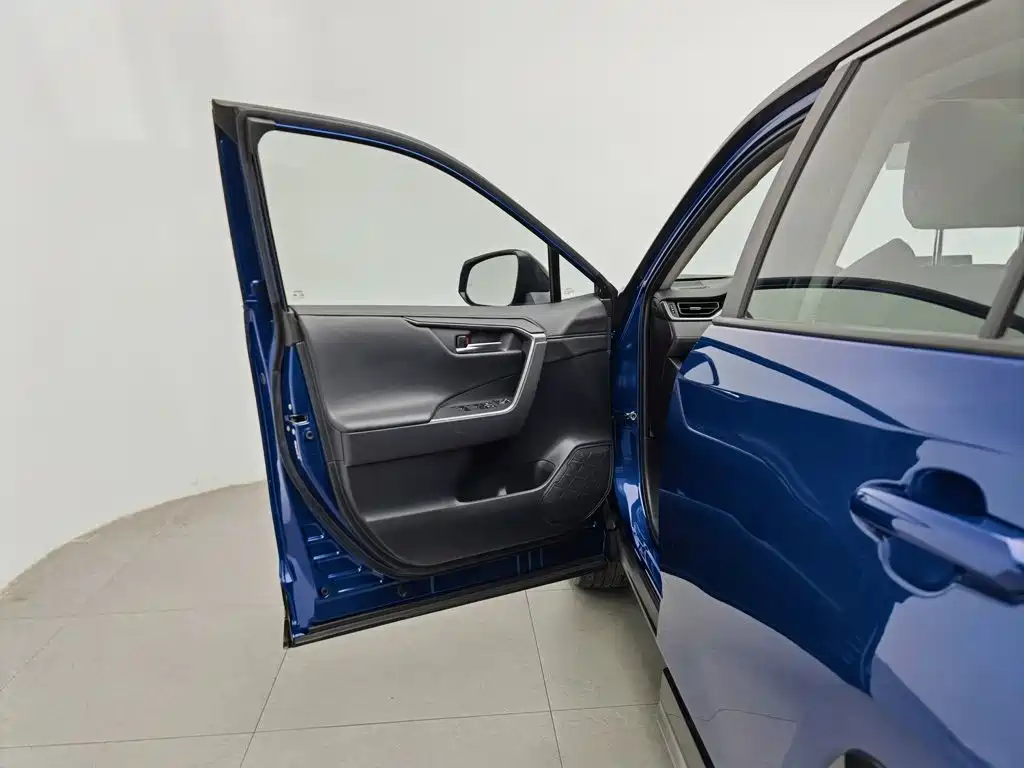 Toyota Wildlander New Energy — миниатюра 8