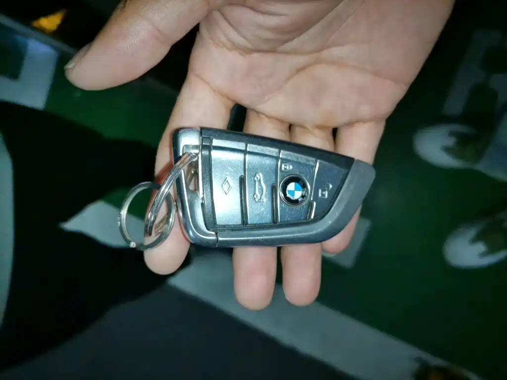 BMW 7 Series — миниатюра 12