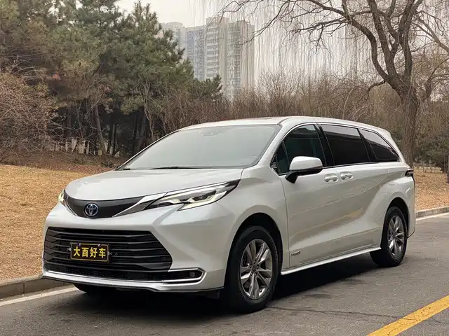 TOYOTA SIENNA 2024