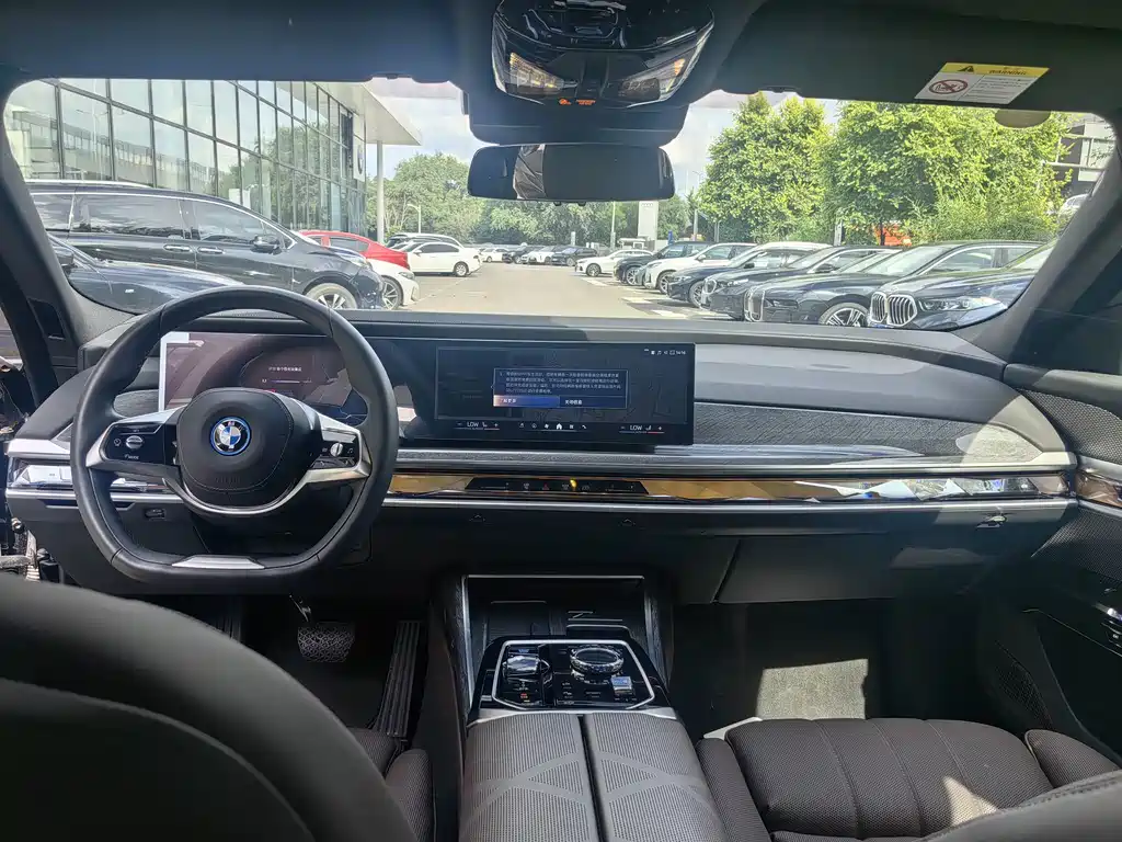 BMW i7 — миниатюра 17