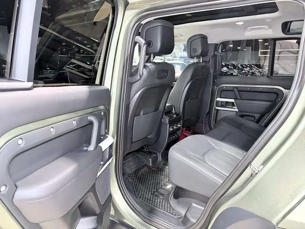 Land Rover Defender — миниатюра 8