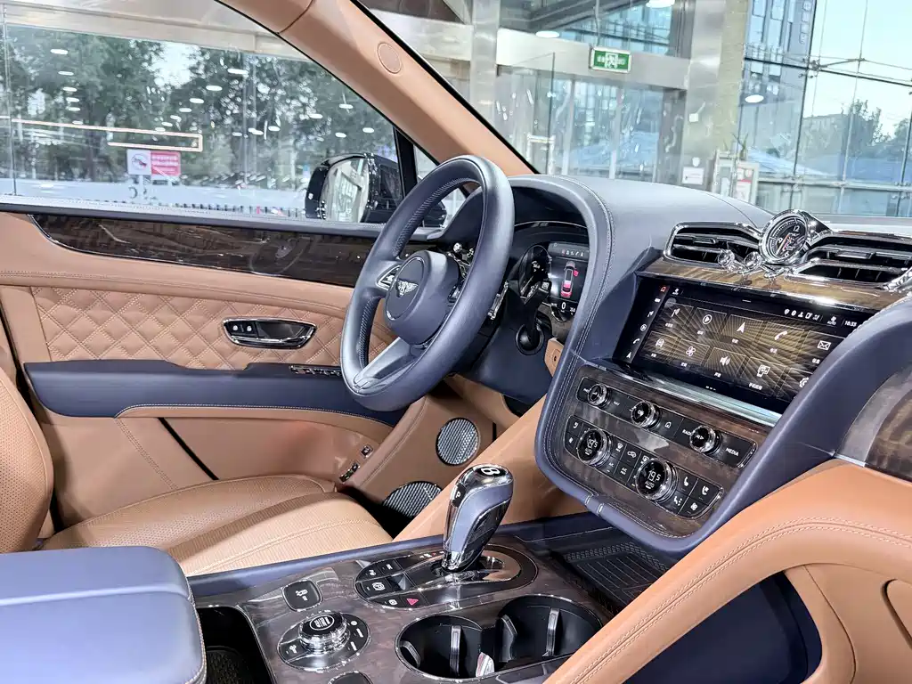 Bentley Bentayga — миниатюра 20