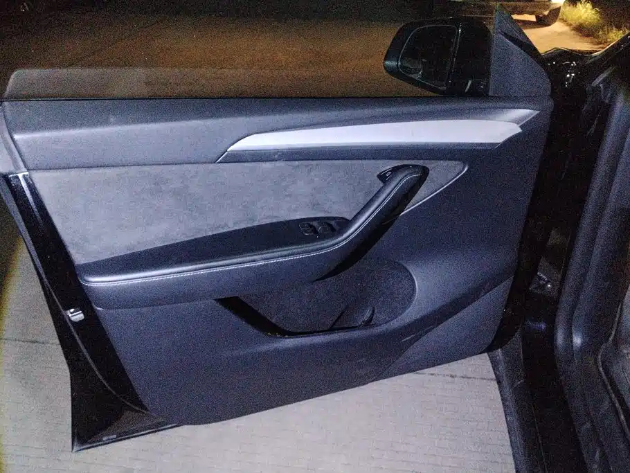 Tesla Model Y — миниатюра 7