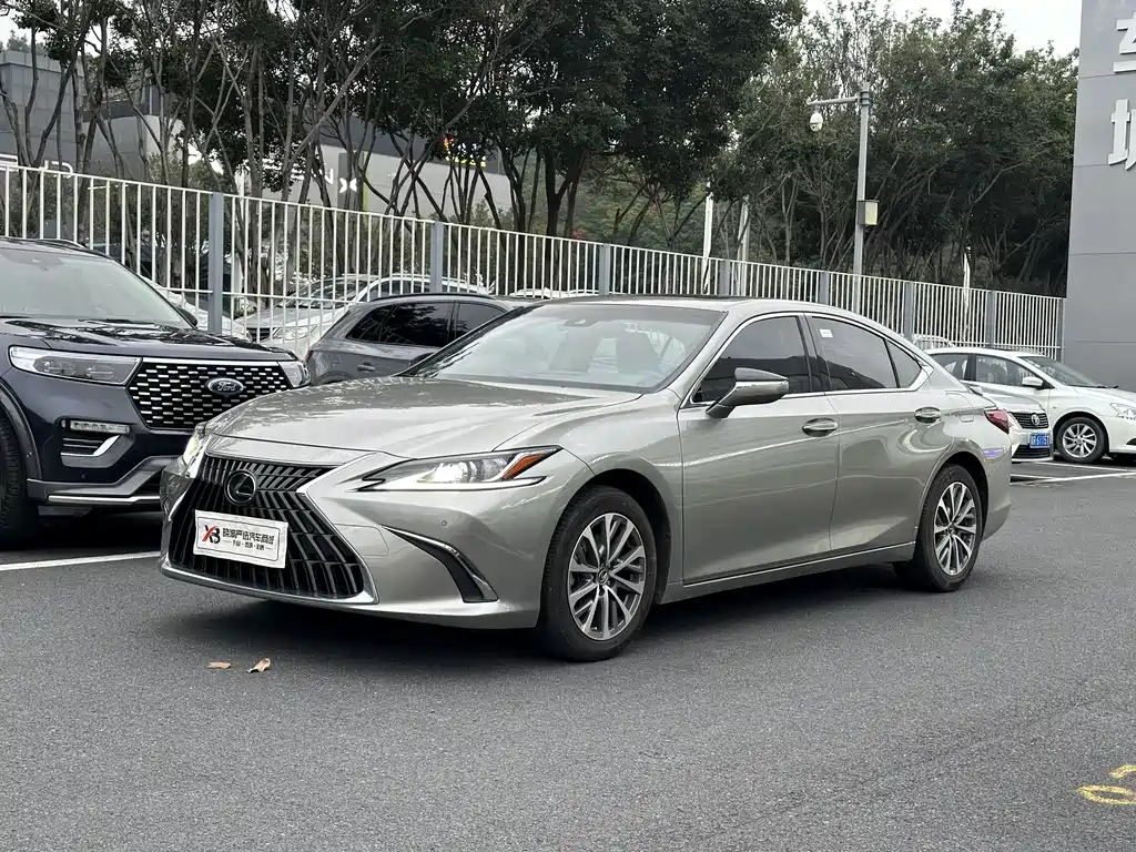 Lexus ES 2023